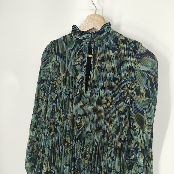 Wilfred Barrio Pleated Chiffon Blouse - Picture 3 of 6